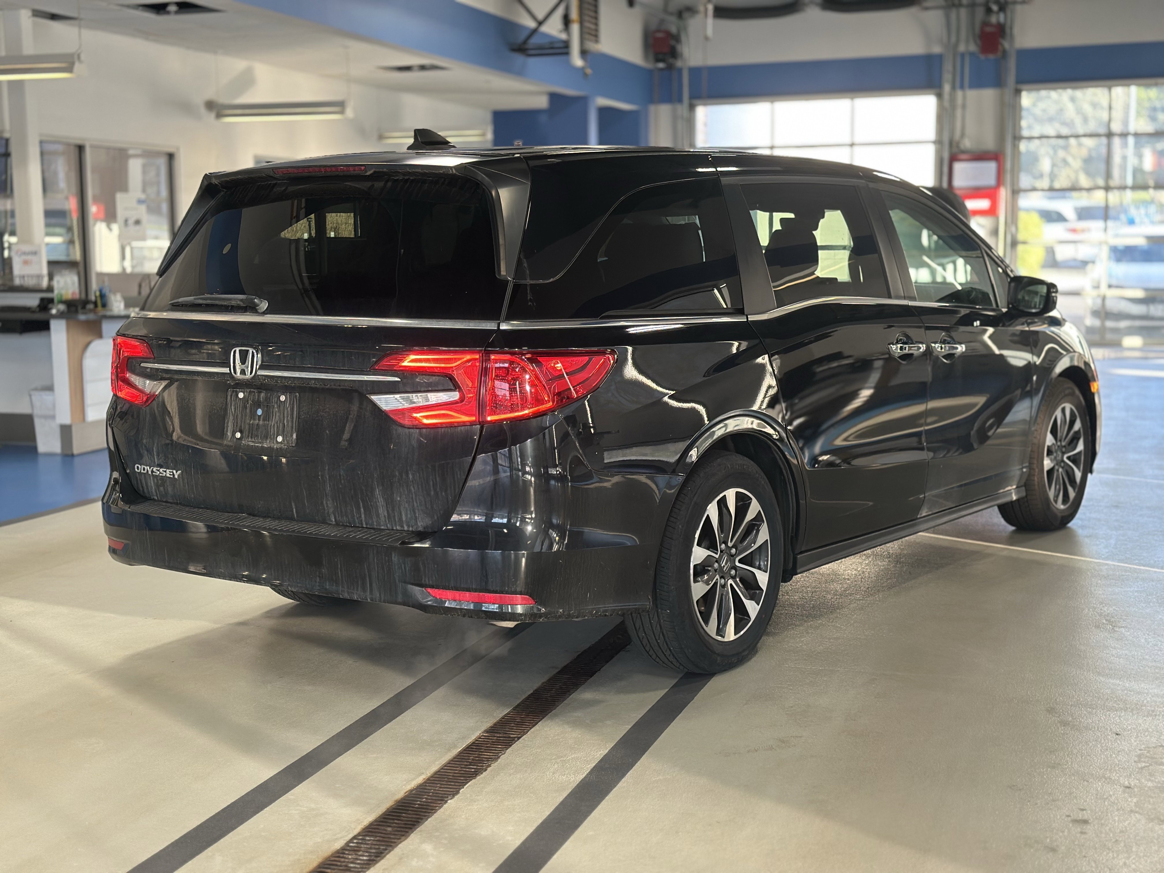 Used 2023 Honda Odyssey EX-L image 5