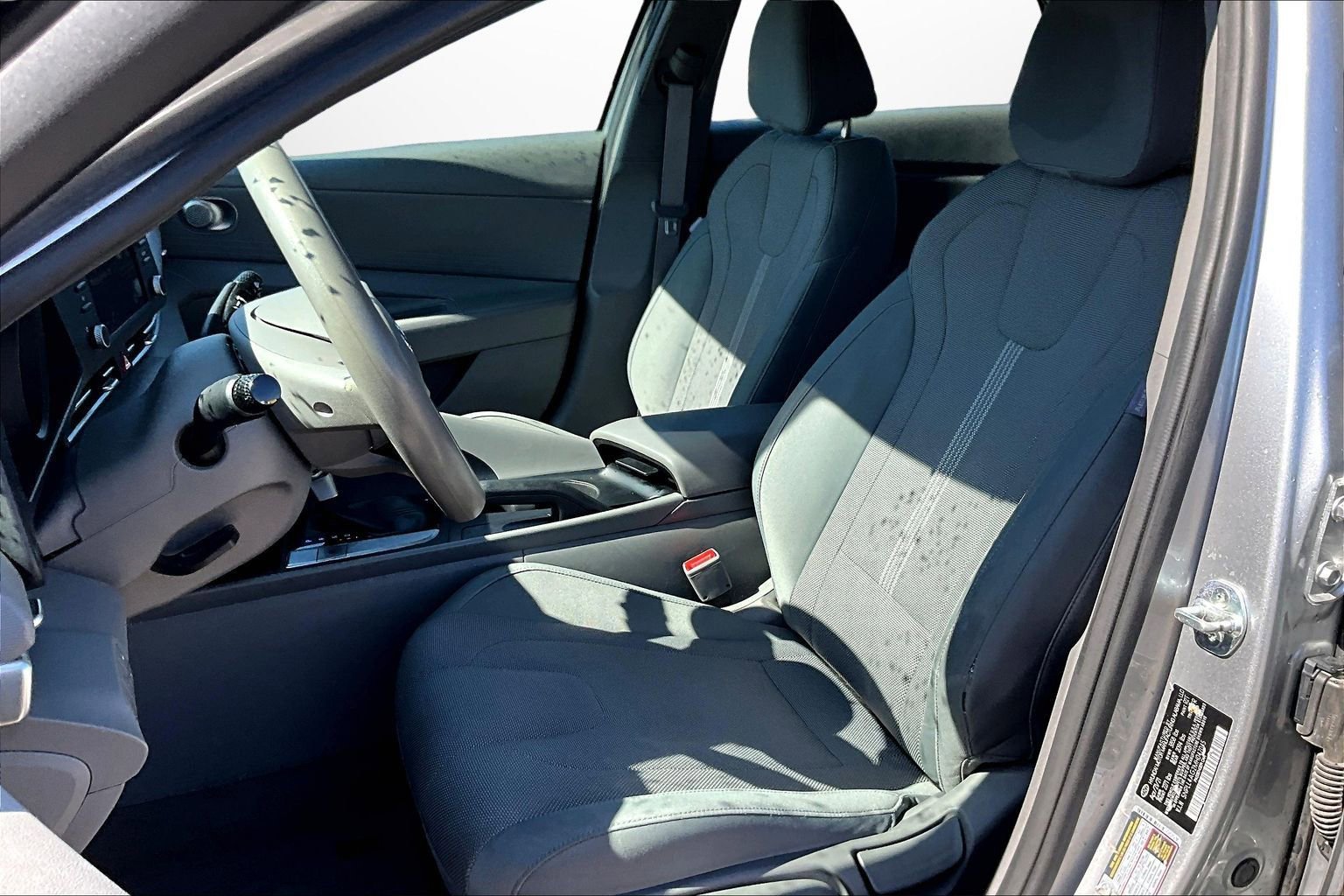 Used 2021 Hyundai Elantra SE image 15