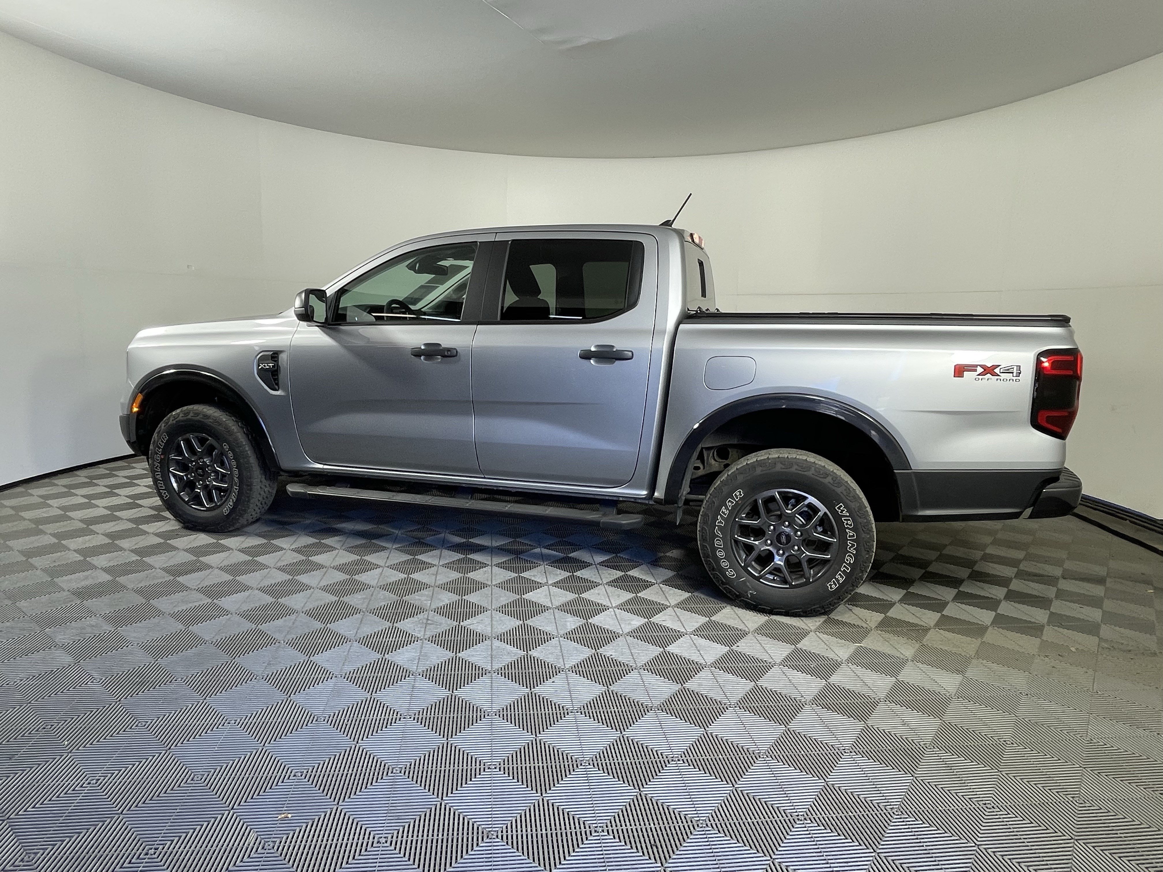 Used 2024 Ford Ranger XLT w/ FX4 Off-Road Package AWD/4WD image 2
