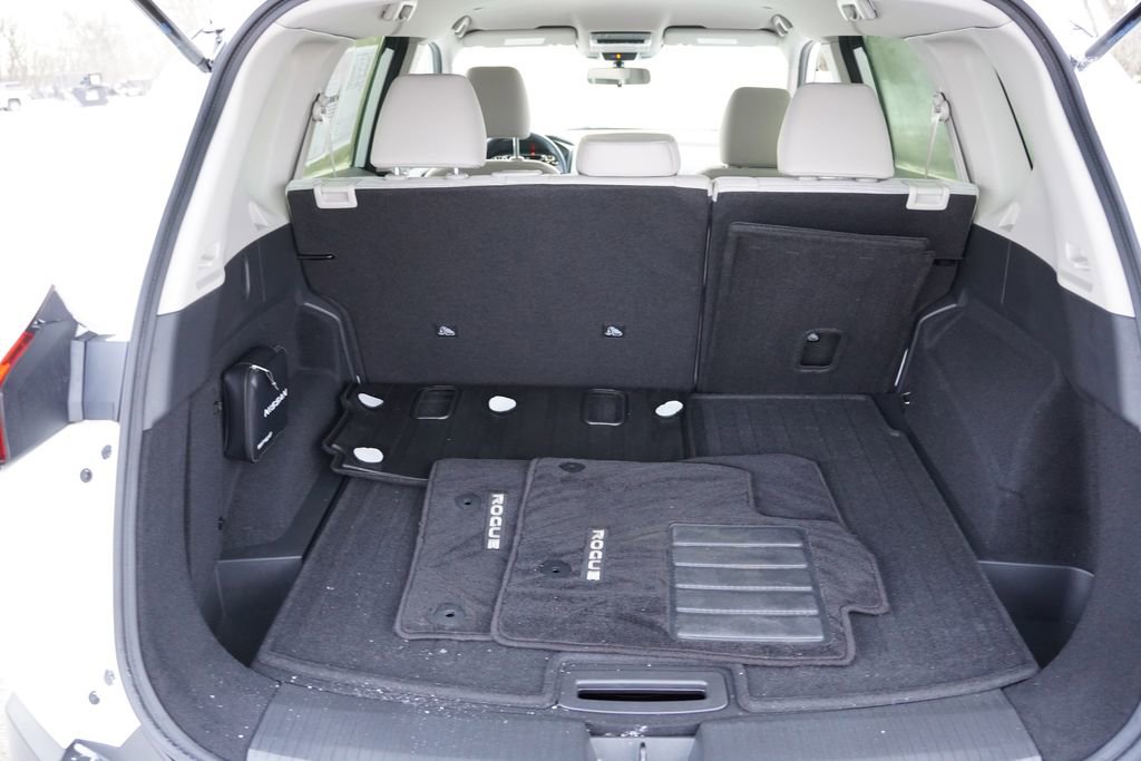 Used 2023 Nissan Rogue SV image 19