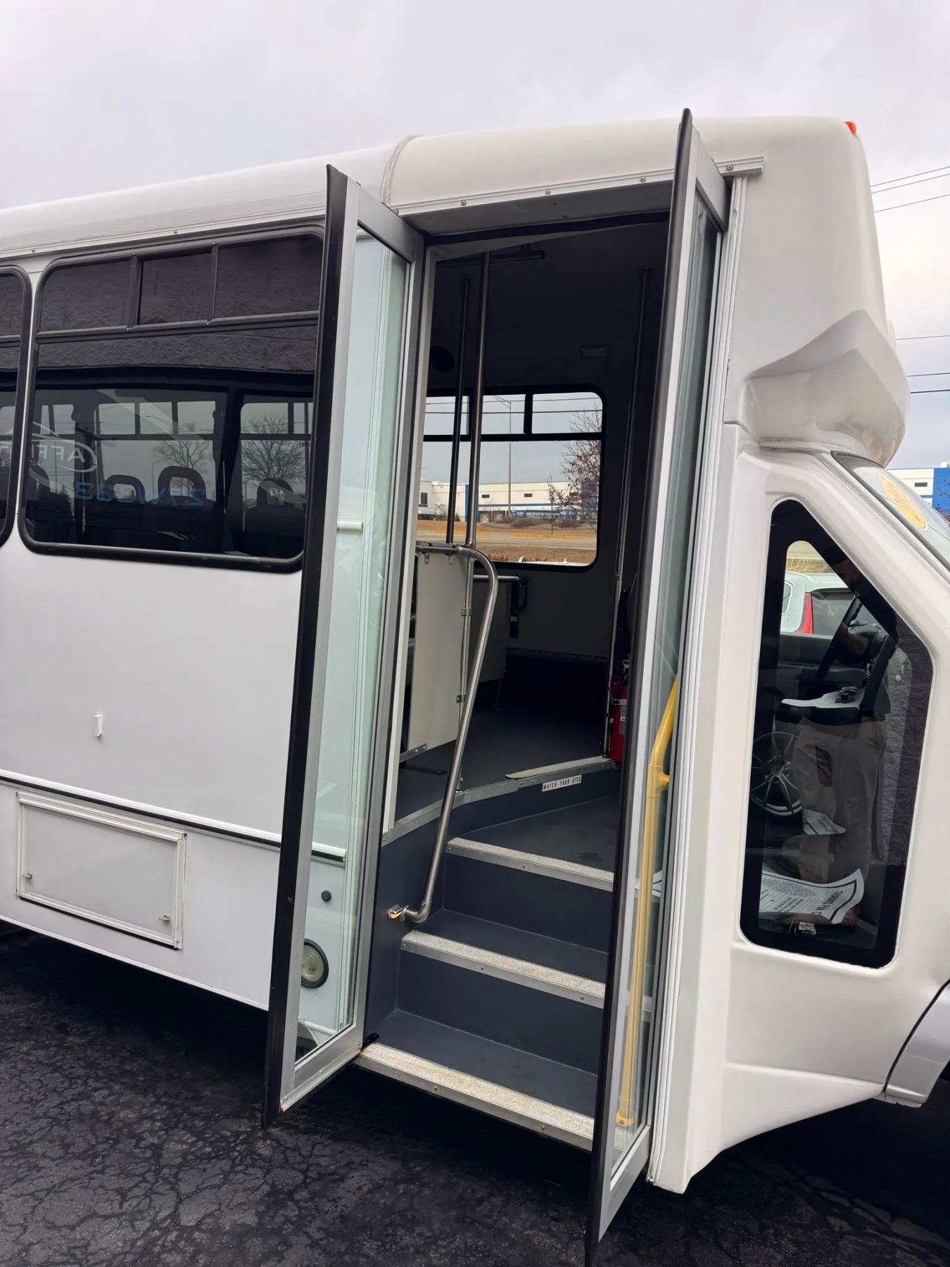 Used 2015 Ford E-450 and Econoline 450 Super Duty w/ Shuttle Bus Prep Package image 21