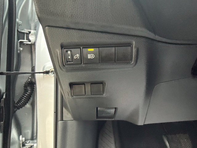 Used 2025 Toyota Corolla Cross LE FWD image 25