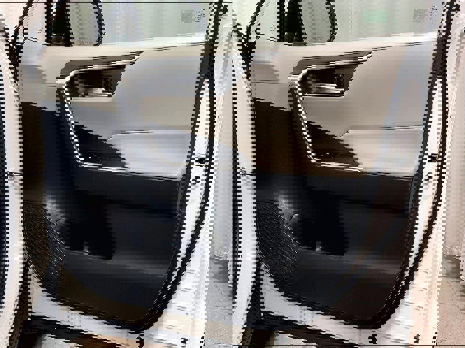 Used 2020 Toyota RAV4 XLE w/ Convenience Package image 12