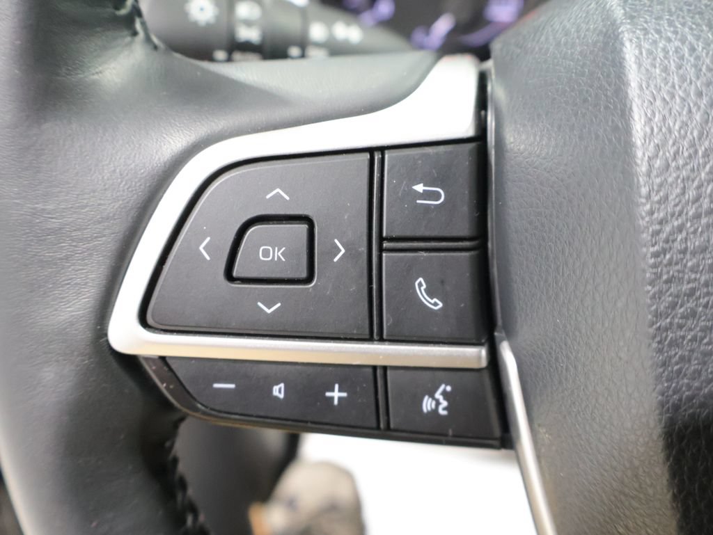 Used 2023 Toyota Highlander XLE AWD/4WD image 34