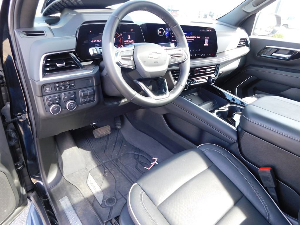 Used 2025 Chevrolet Suburban Premier image 16