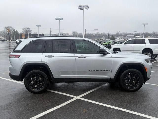 New 2026 Jeep Grand Cherokee Altitude AWD/4WD image 9
