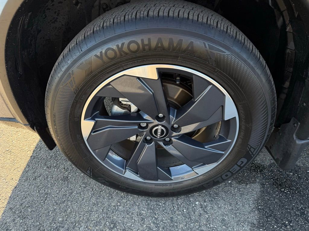 Certified 2024 Nissan Rogue SV image 9