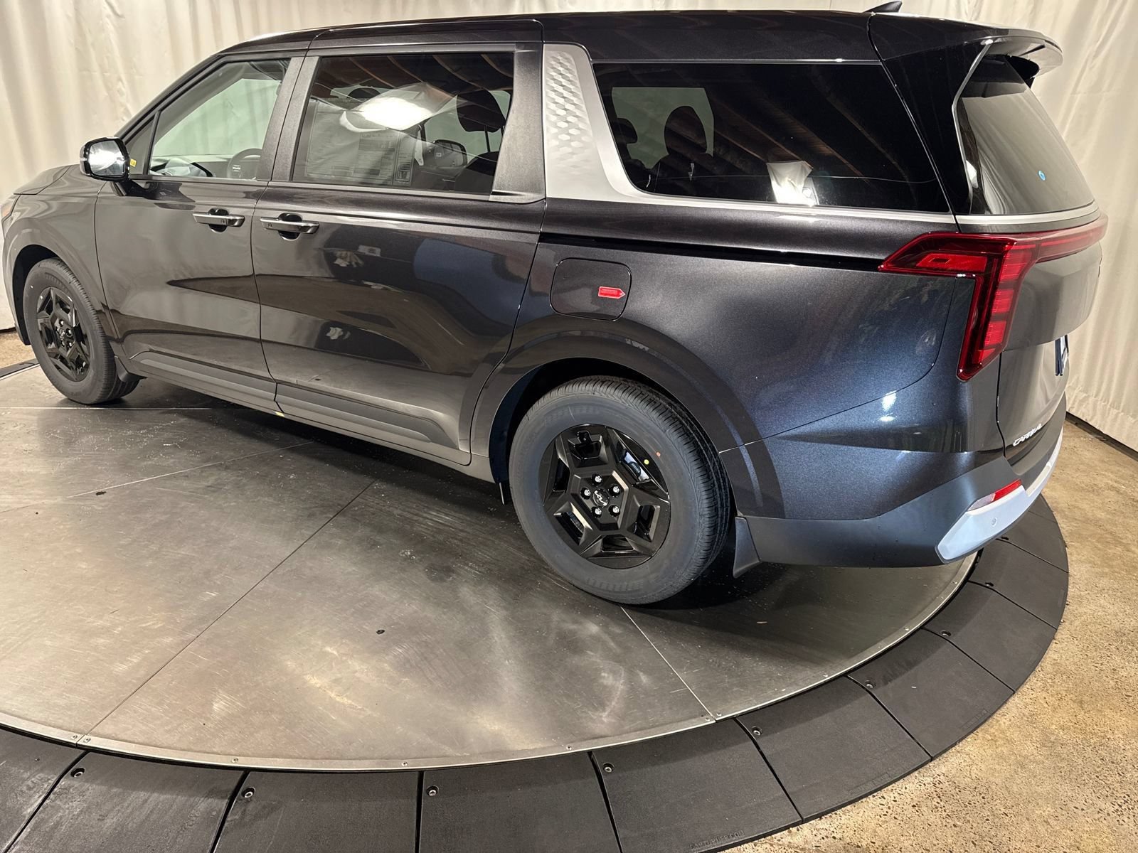 New 2026 Kia Carnival FWD image 4