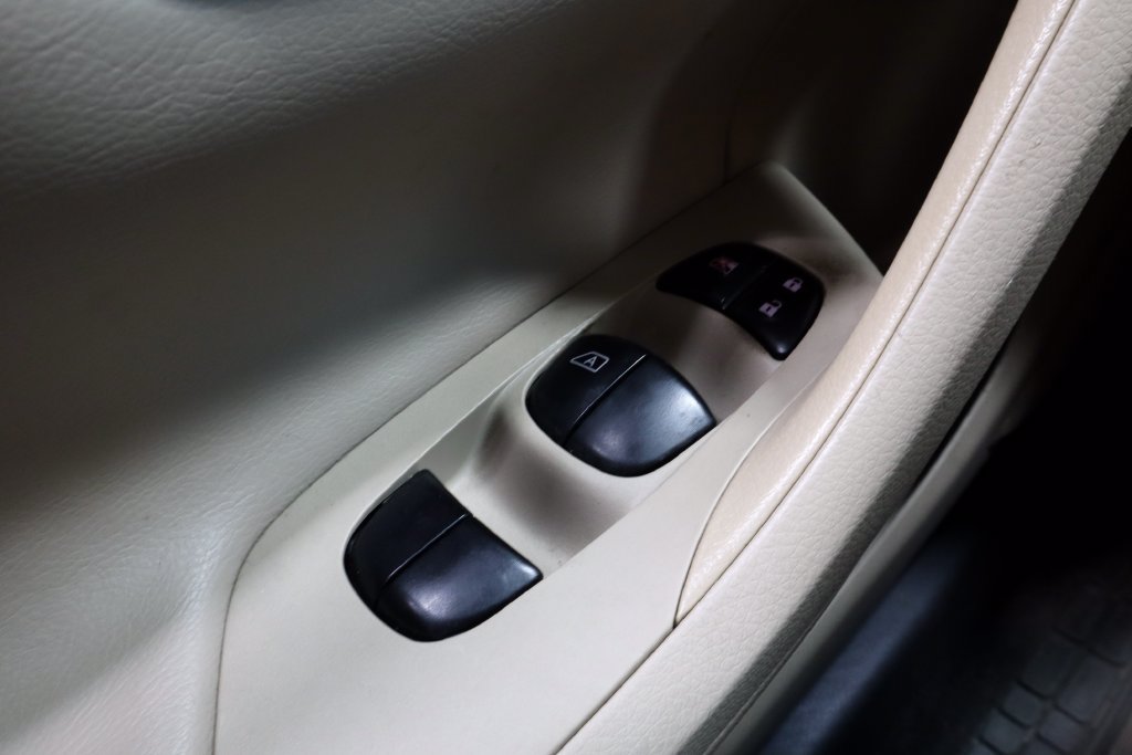 Used 2015 Nissan Altima 2.5 SV FWD image 26