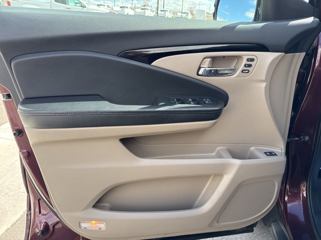 Used 2017 Honda Pilot Touring image 13
