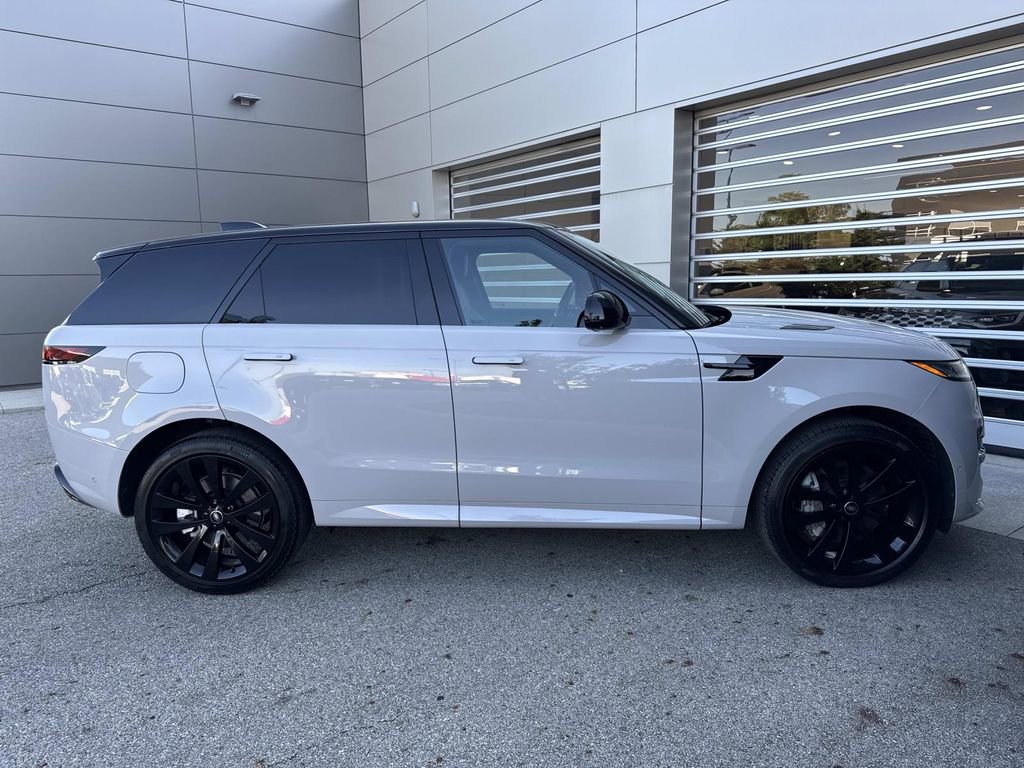 Used 2025 Land Rover Range Rover Sport Dynamic SE AWD/4WD image 9