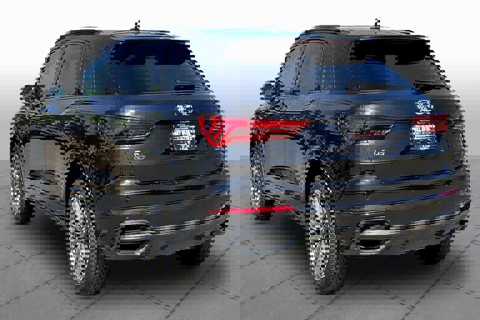 Used 2023 Audi Q3 2.0T Premium Plus w/ Premium Plus Package image 12