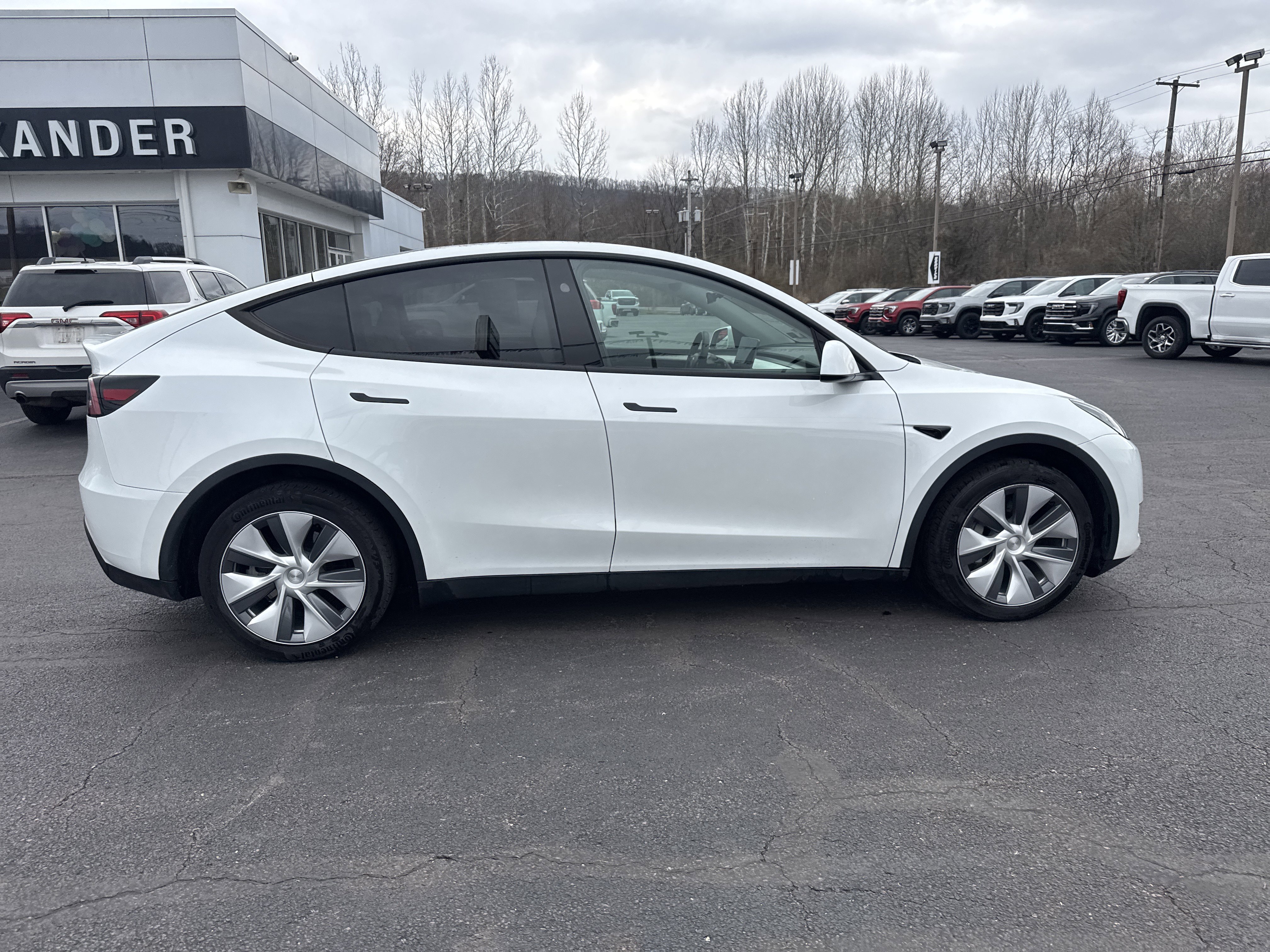 Used 2023 Tesla Model Y Long Range image 2