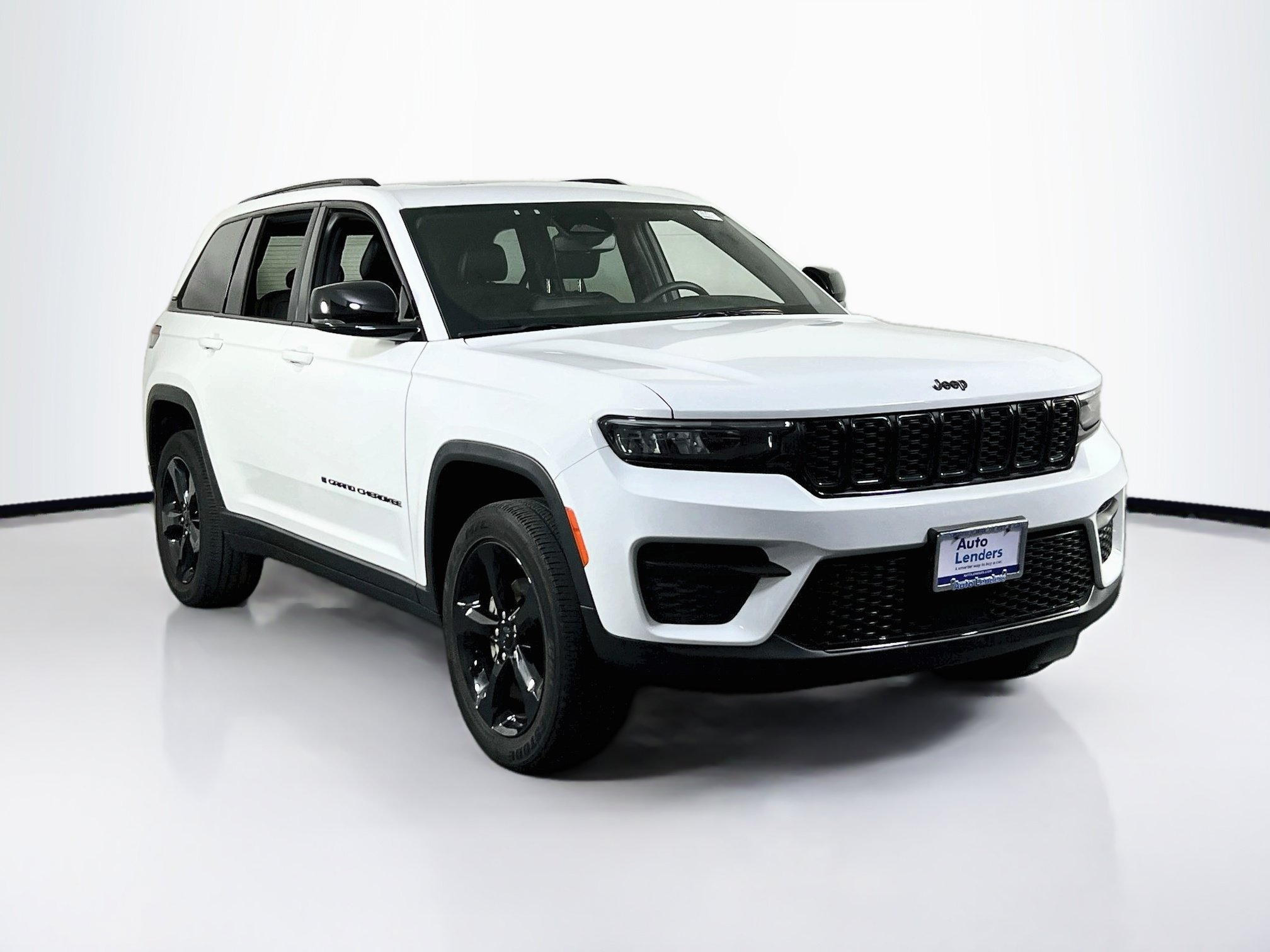 Used 2023 Jeep Grand Cherokee Altitude AWD/4WD image 3