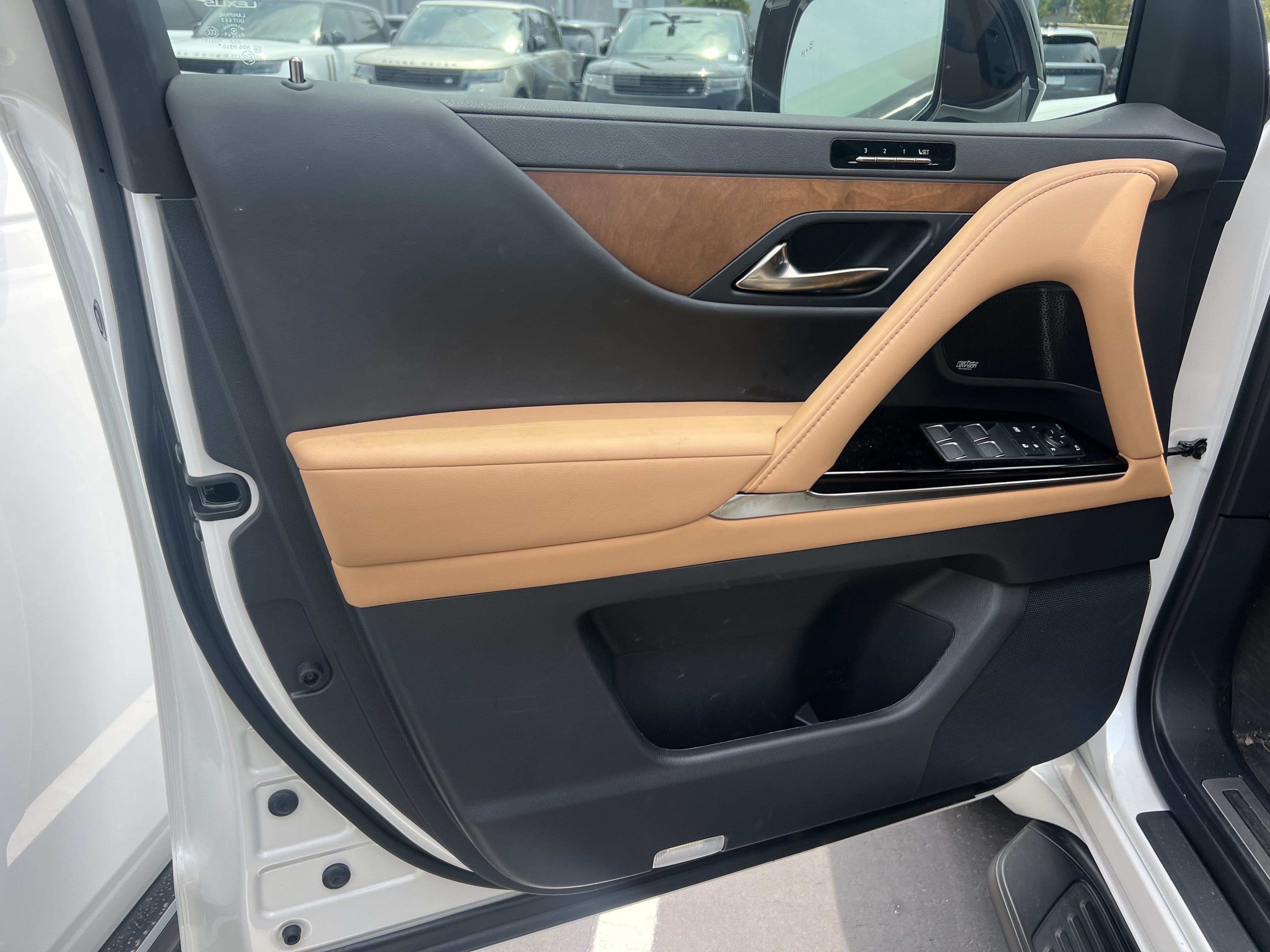 Certified 2025 Lexus LX 700h Luxury w/ Appearance Package AWD/4WD image 14