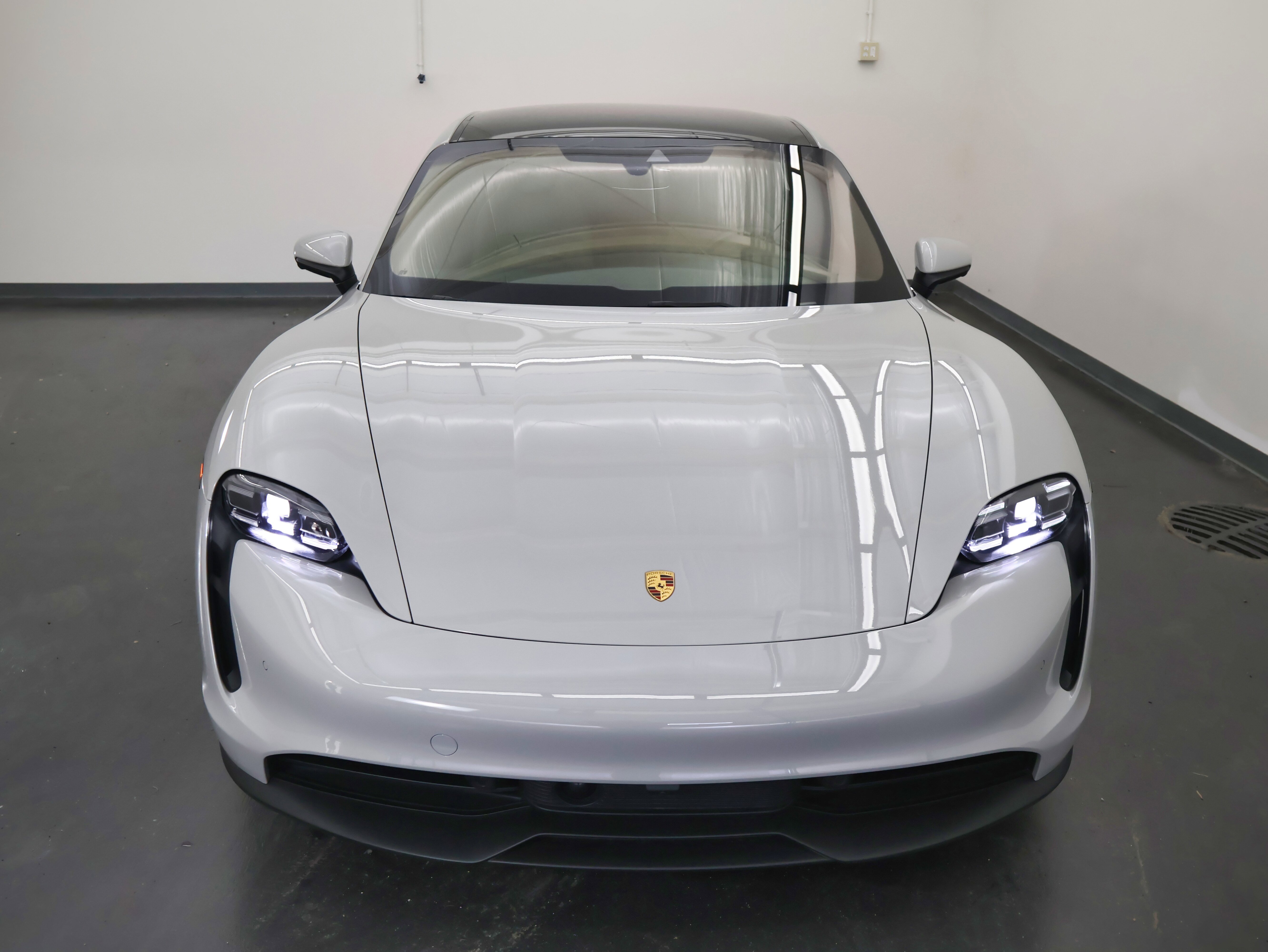 Used 2022 Porsche Taycan 4S image 9