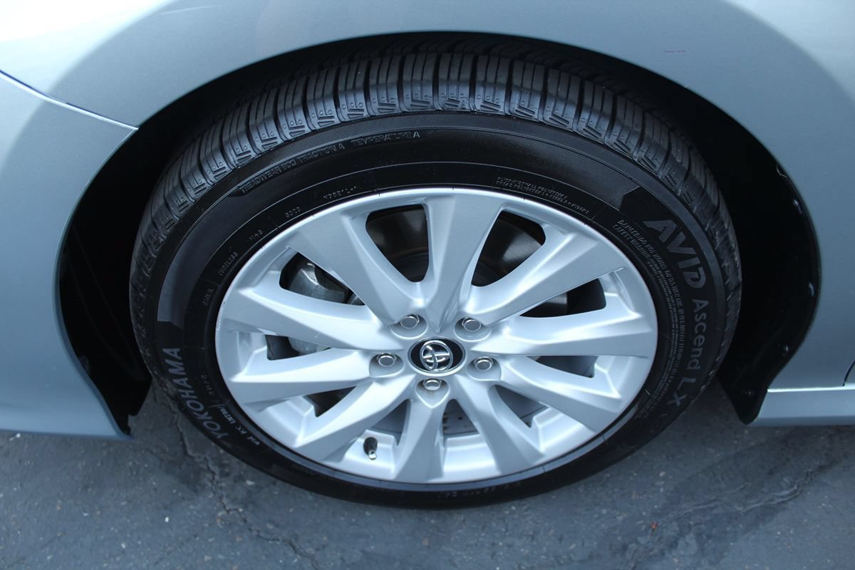 Used 2020 Toyota Camry LE FWD image 11