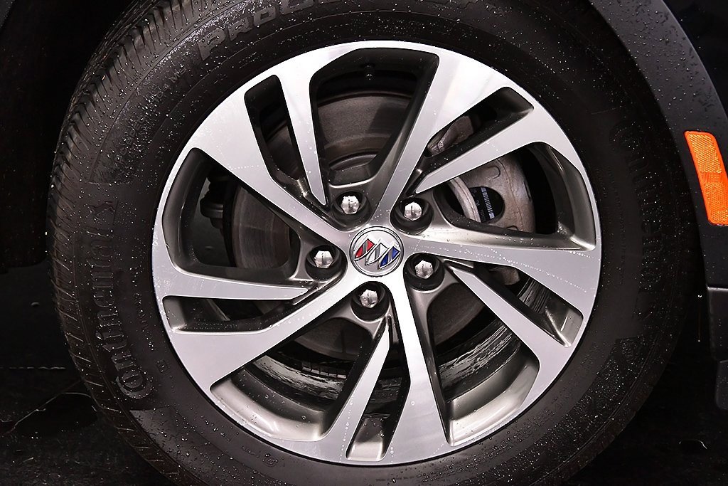 Used 2023 Buick Envision Essence image 9