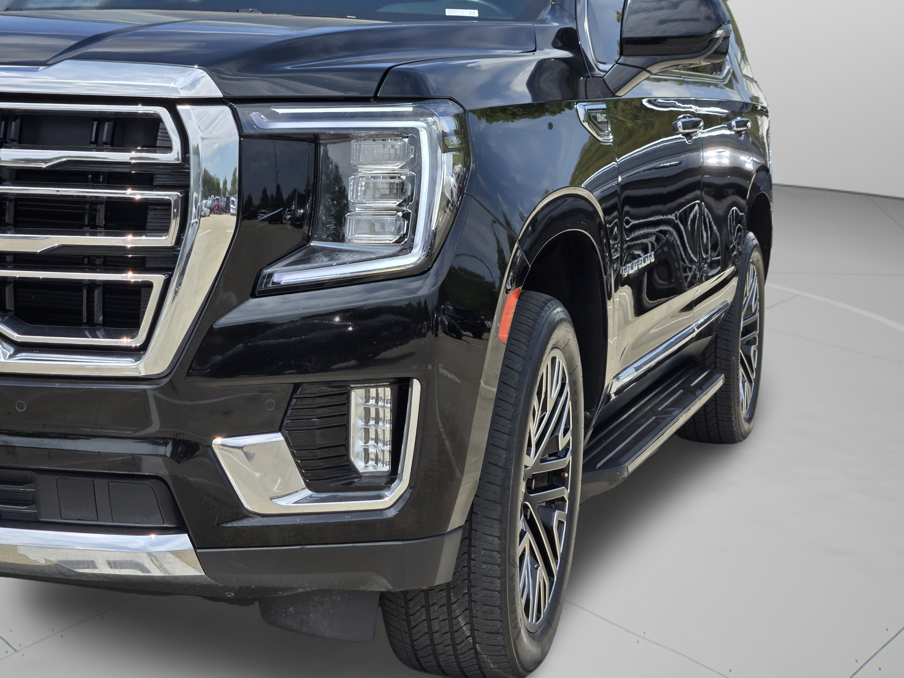 Used 2021 GMC Yukon SLT w/ SLT Luxury Plus Package AWD/4WD image 34