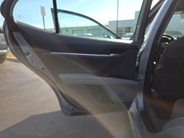 Used 2021 Toyota Camry LE image 12