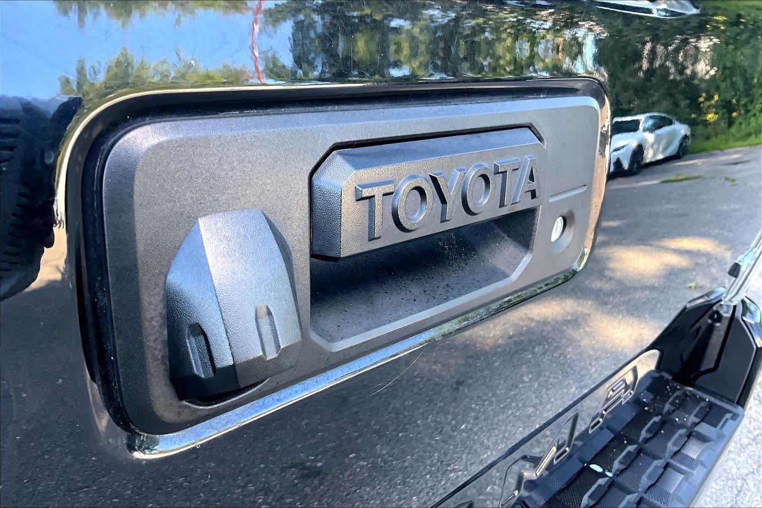 Used 2021 Toyota Tacoma Limited AWD/4WD image 30