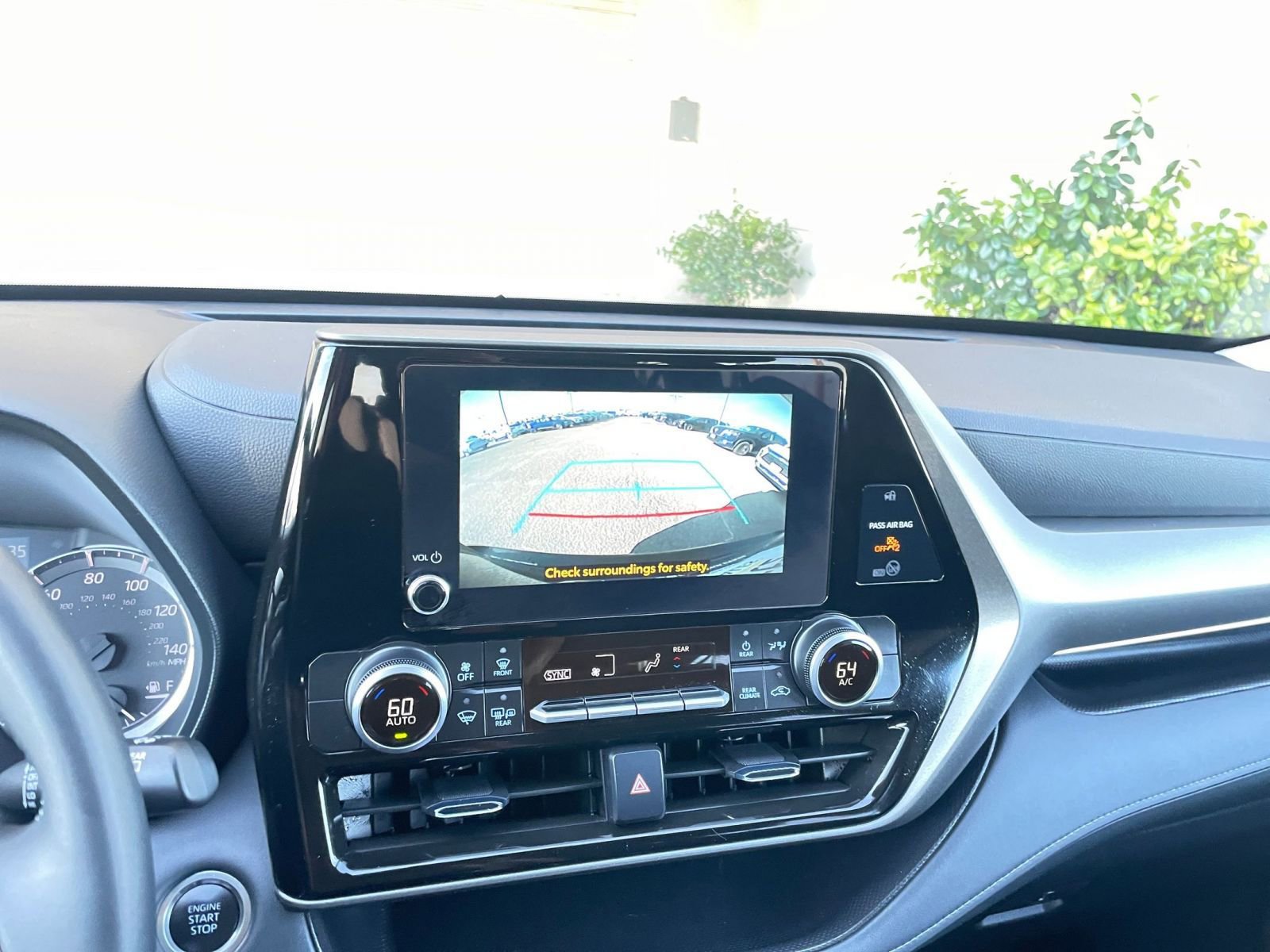 Used 2025 Toyota Highlander LE image 25