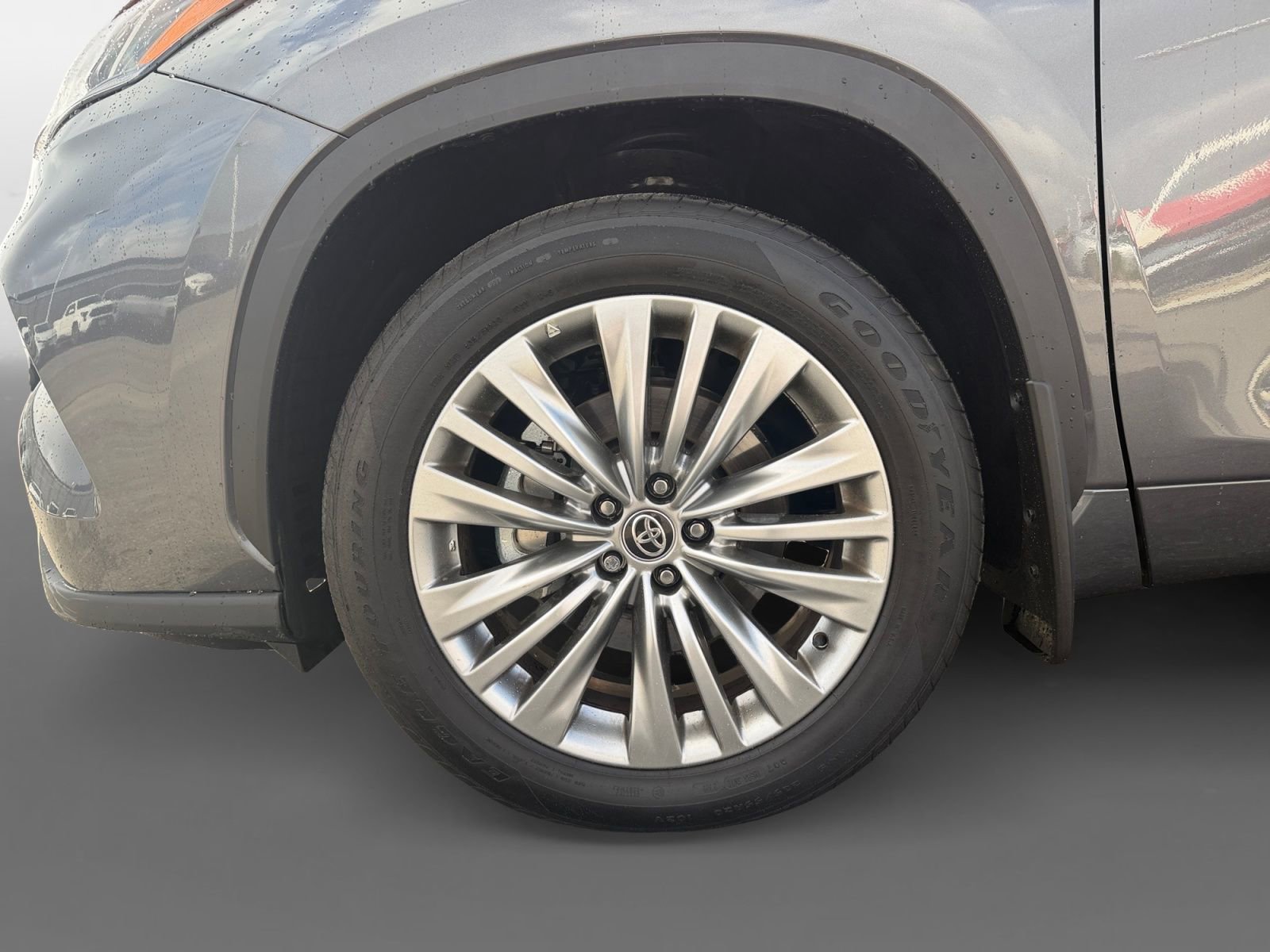 Certified 2025 Toyota Highlander Platinum image 14