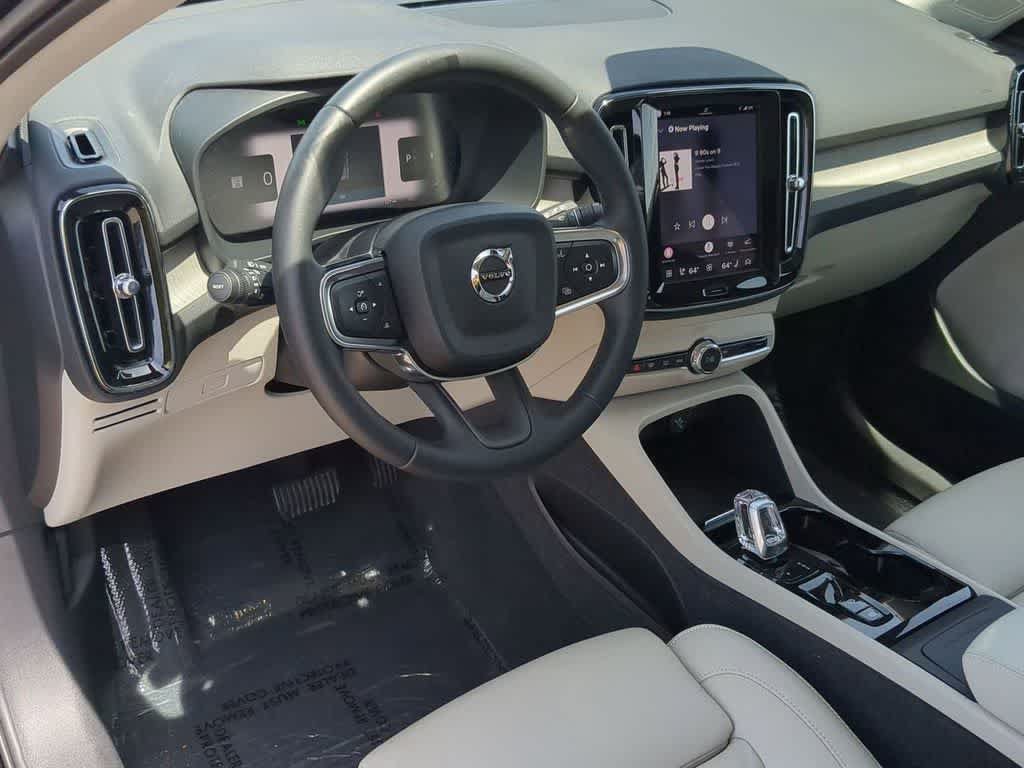 Used 2023 Volvo XC40 B5 Plus w/ Protection Package Premier AWD/4WD image 2