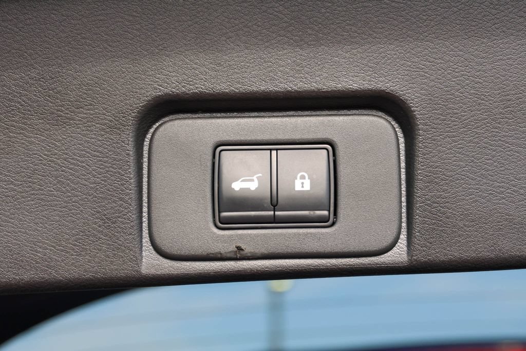 Used 2025 Nissan Rogue SV AWD/4WD image 32