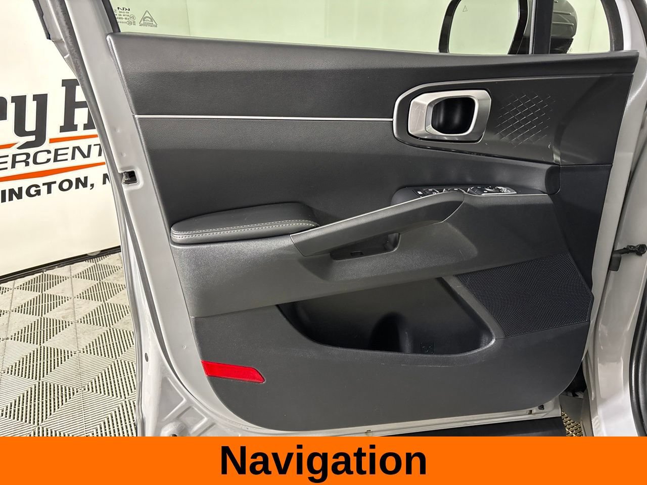 Used 2025 Kia Sorento EX w/ Panoramic Sunroof Package FWD image 11