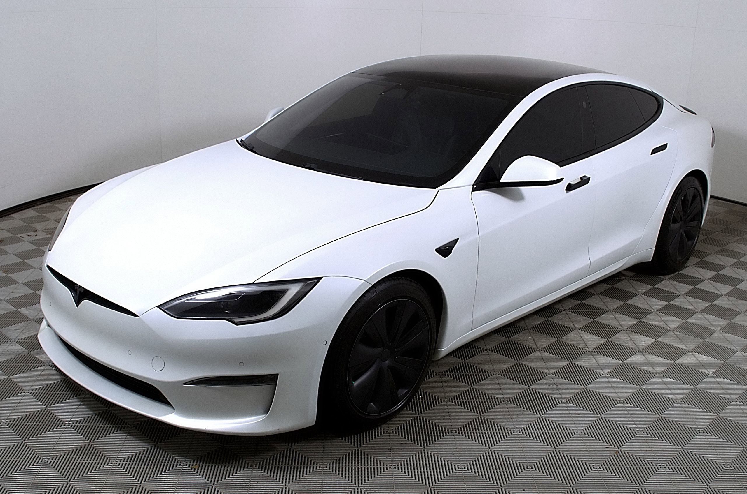 Used 2023 Tesla Model S video 3