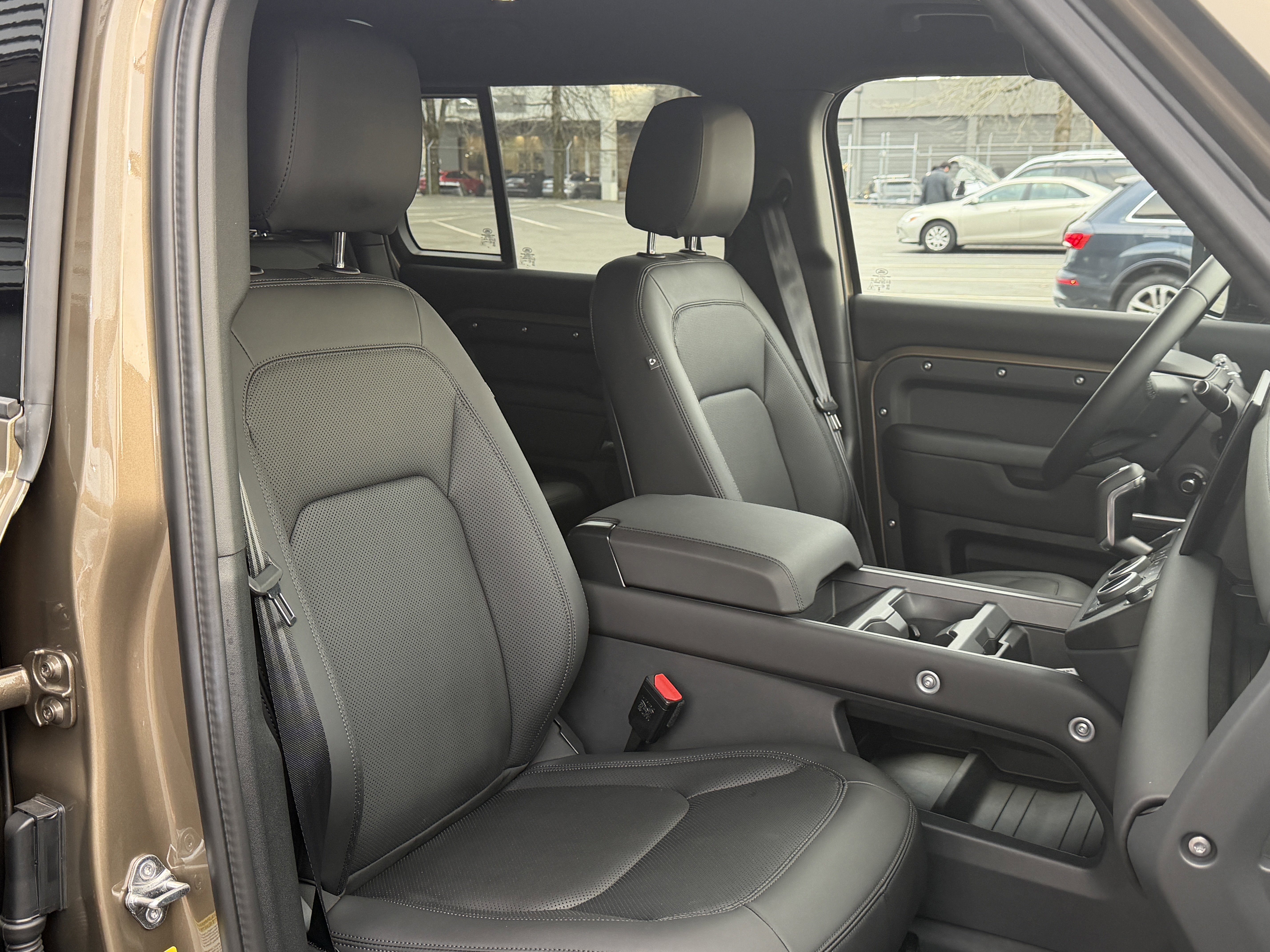 Certified 2025 Land Rover Defender 110 X-Dynamic SE image 12