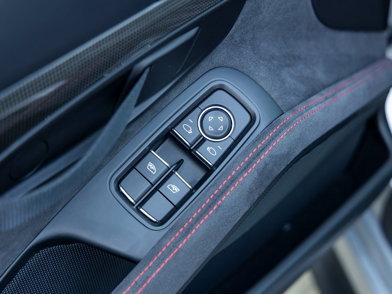 Certified 2018 Porsche 911 GT2 RS image 36