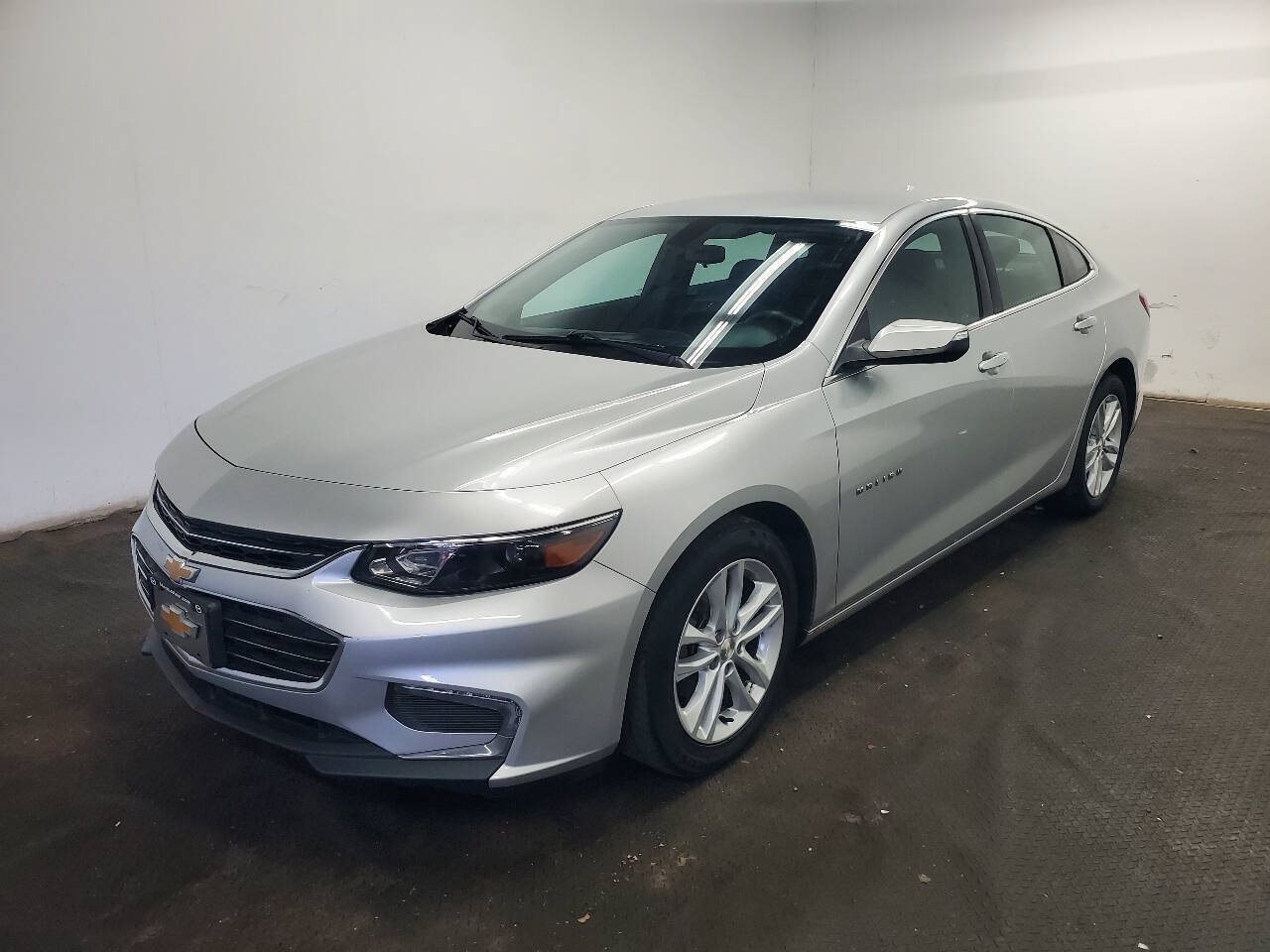 Used 2018 Chevrolet Malibu LT FWD image 1