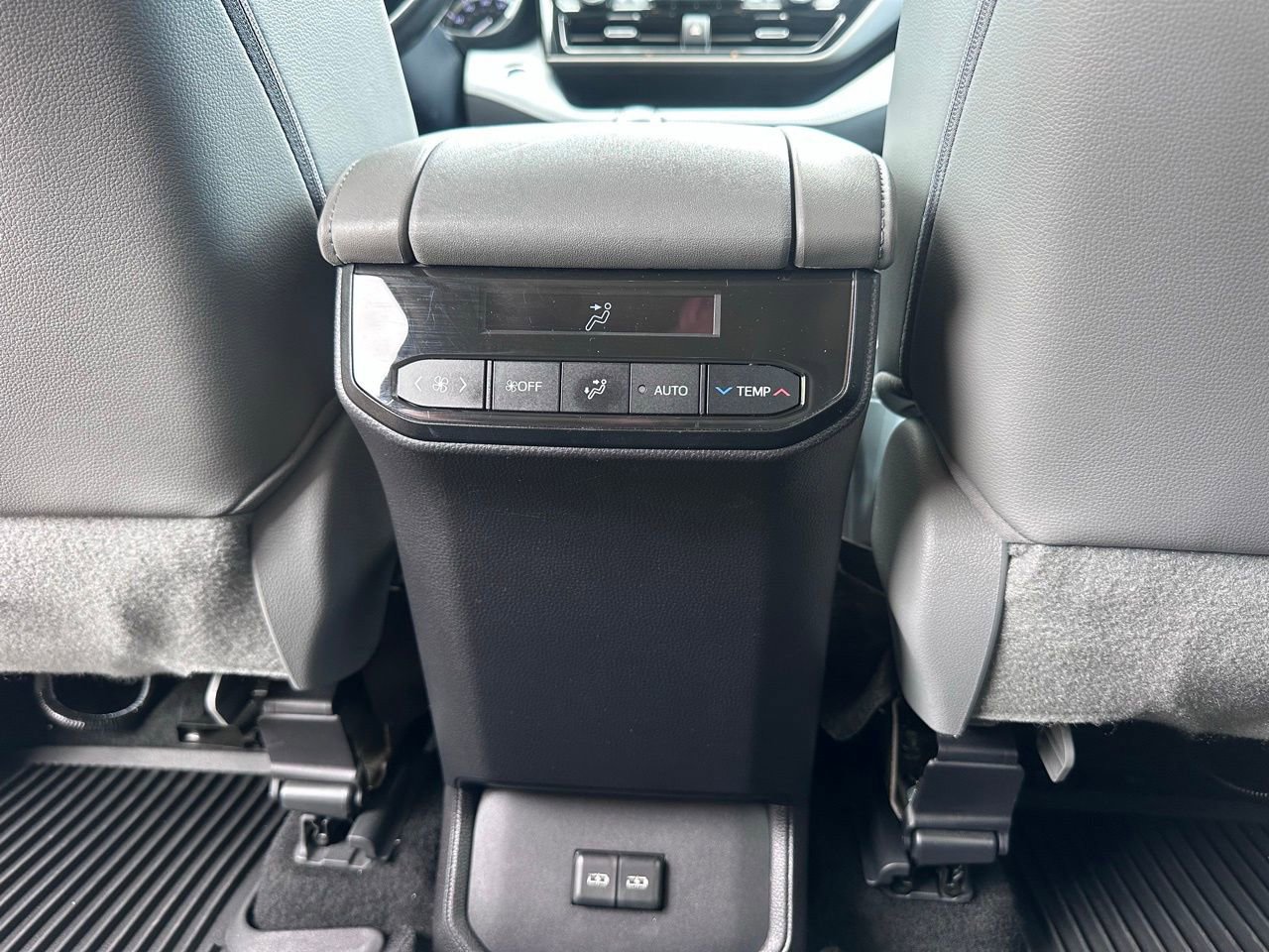 Used 2022 Toyota Highlander XLE image 22