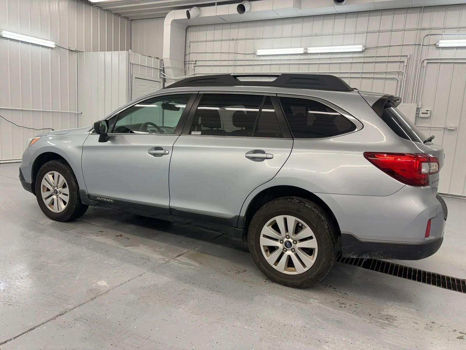 Used 2017 Subaru Outback 2.5i AWD/4WD image 7