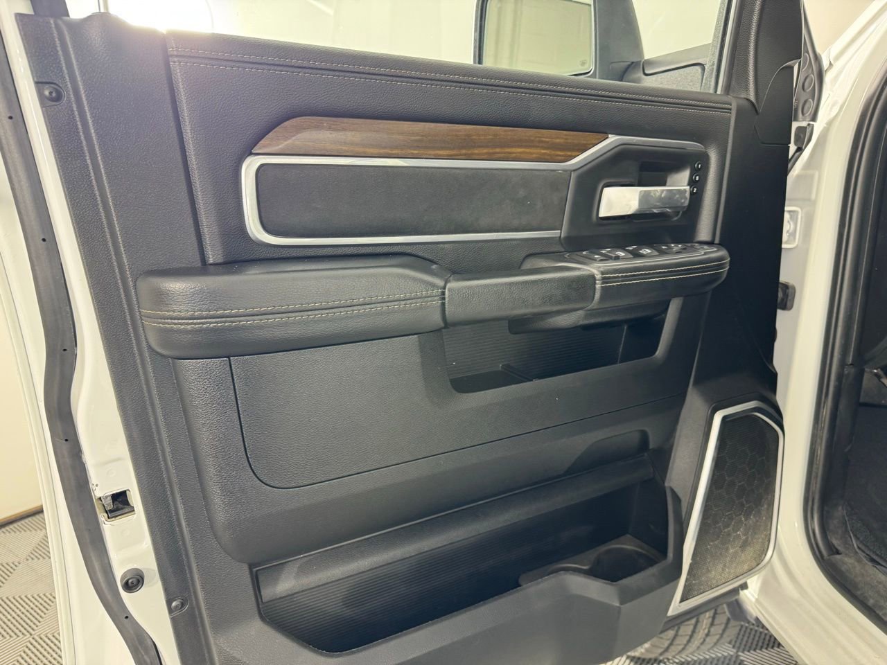 Used 2024 RAM 2500 Laramie image 8