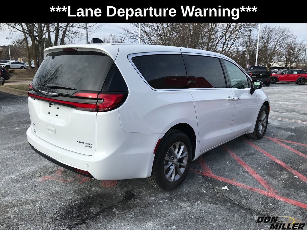 New 2026 Chrysler Pacifica Limited image 5