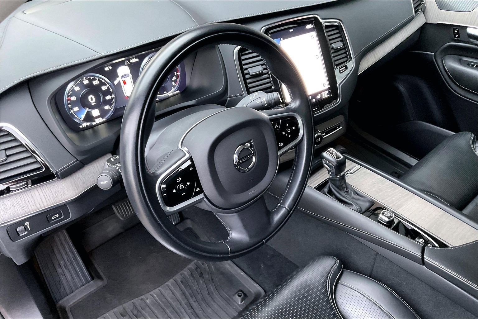 Used 2022 Volvo XC90 T6 Inscription w/ Climate Package image 15