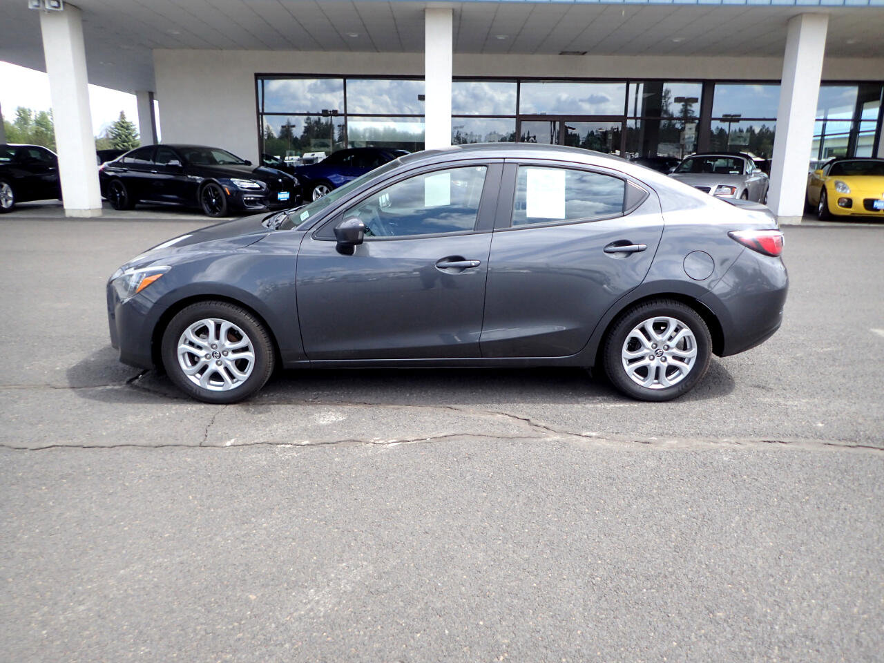 Used 2017 Toyota Yaris iA FWD image 2