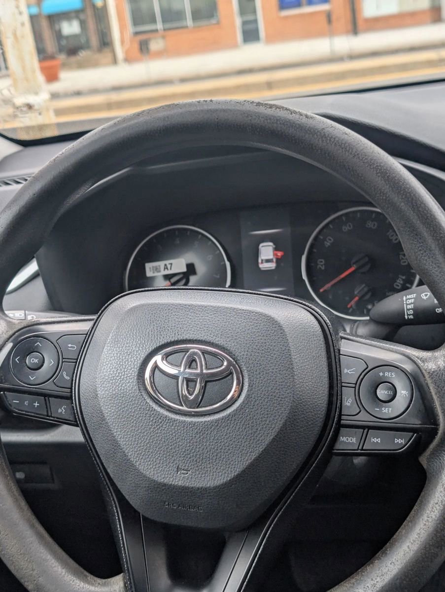 Used 2021 Toyota RAV4 LE image 8