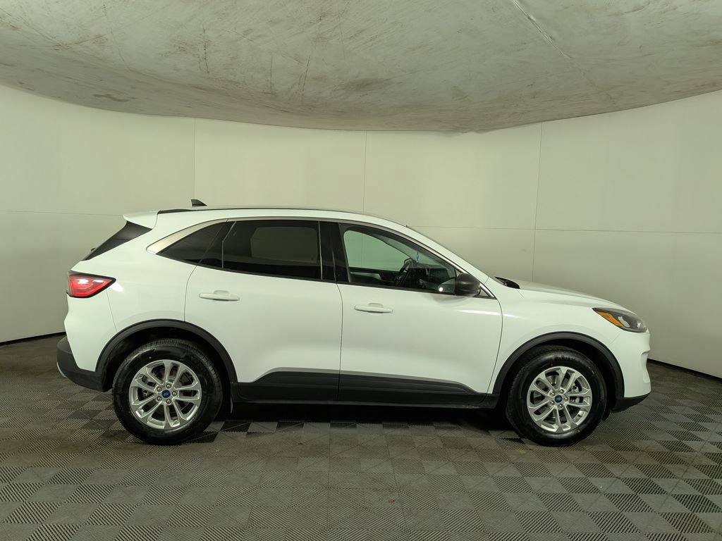 Used 2022 Ford Escape SE image 6
