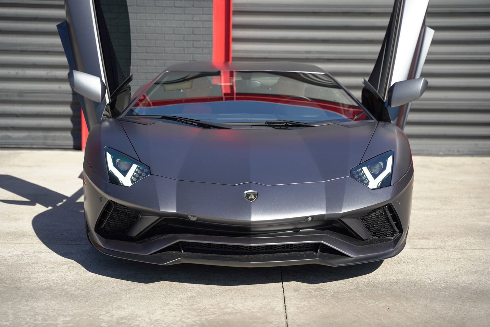 Used 2017 Lamborghini Aventador S image 8