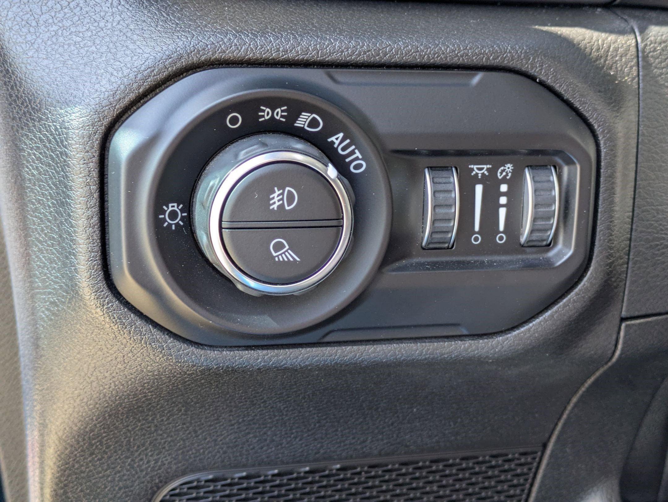 Used 2021 Jeep Gladiator Willys AWD/4WD image 22