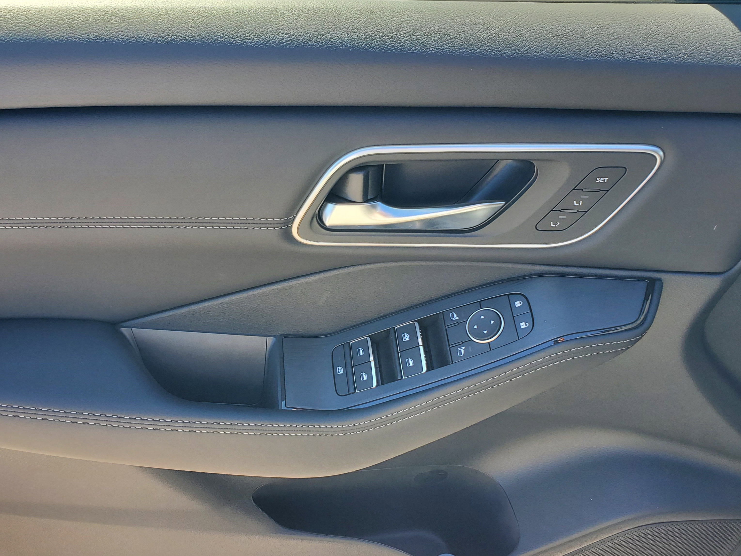 New 2026 Nissan Rogue Platinum image 18