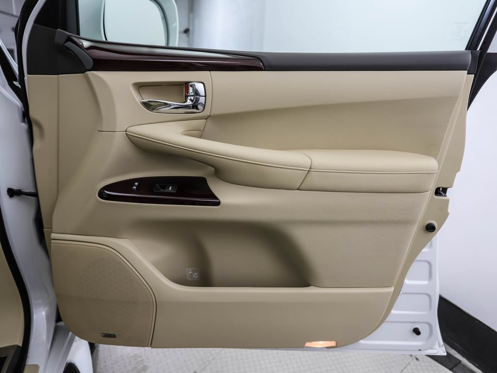 Used 2015 Lexus LX 570 4WD image 28