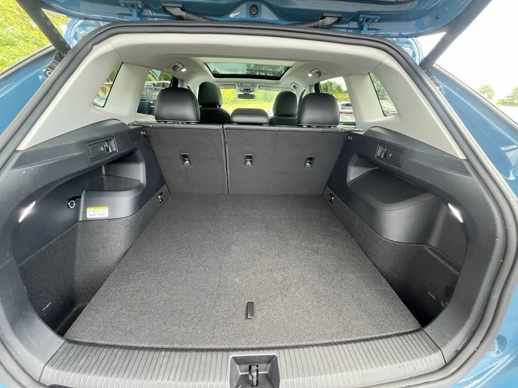Certified 2025 Volkswagen Tiguan SE w/ Panoramic Sunroof Package AWD/4WD image 29
