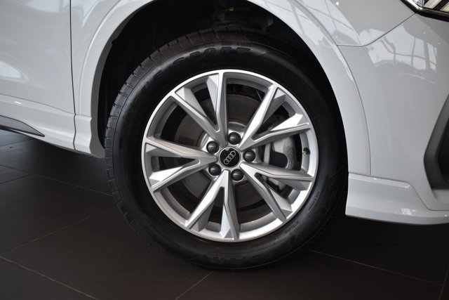 Used 2023 Audi Q3 2.0T Premium Plus w/ Premium Plus Package AWD/4WD image 2