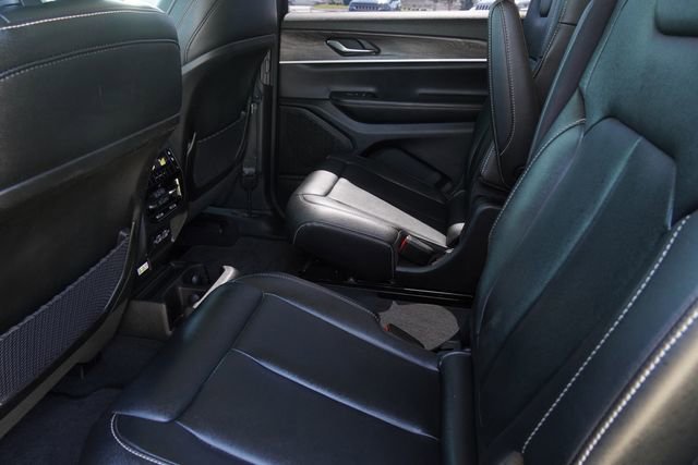 Used 2024 Jeep Grand Cherokee L Limited w/ Black Appearance Package image 14