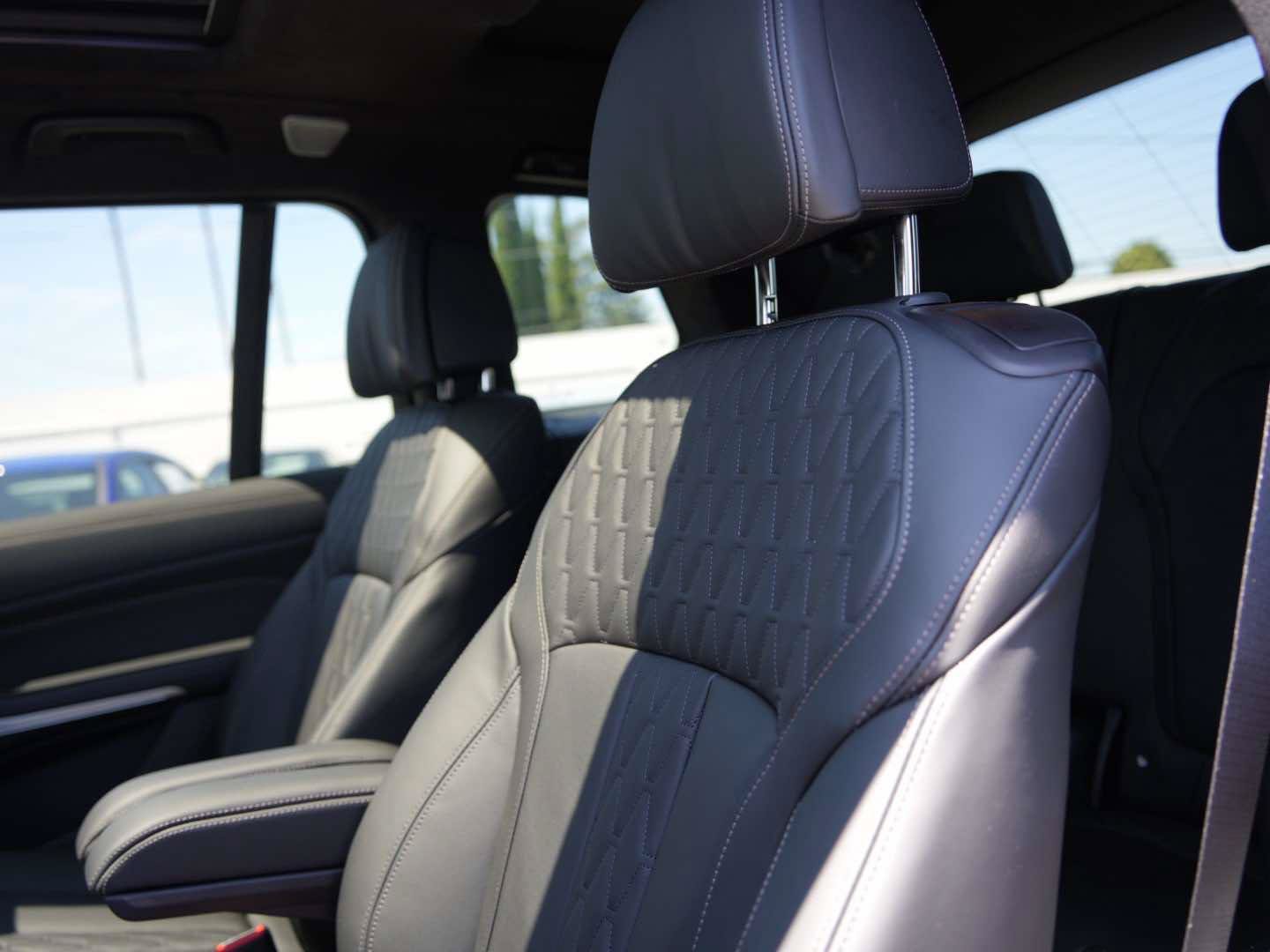 New 2026 BMW ALPINA XB7 AWD/4WD image 13
